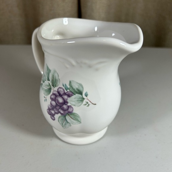 Pfaltzgraff creamer grapevine pattern - Picture 2 of 7